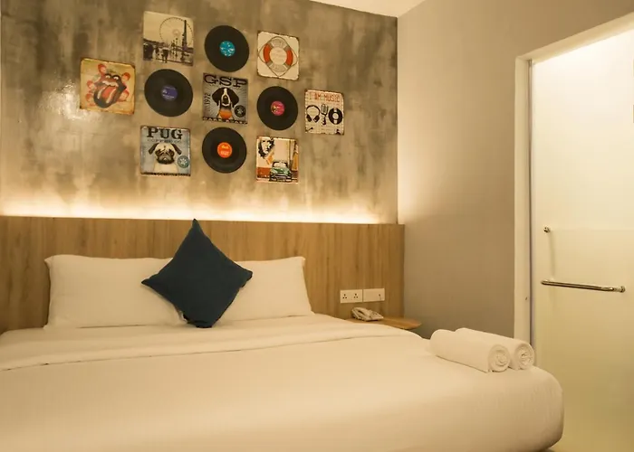 Hotel Ciq, Jalan Trus