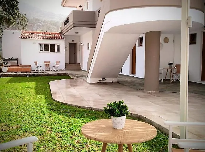 Idomeneas Apartments