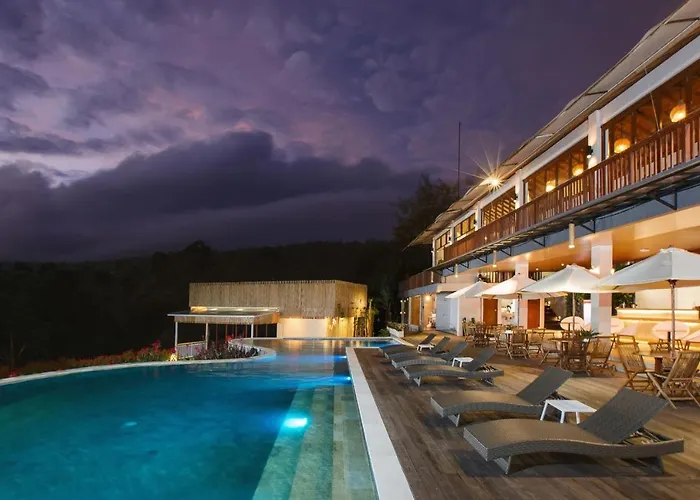 Giriwood Hotel & Villa
