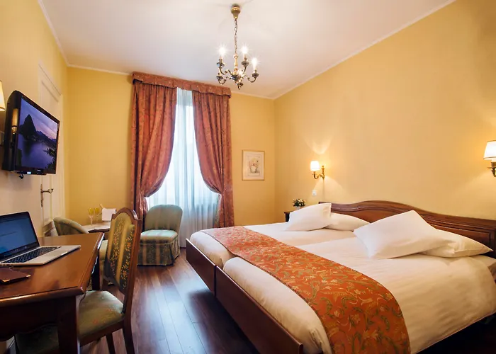 International au Lac Historic Lakeside Hotel