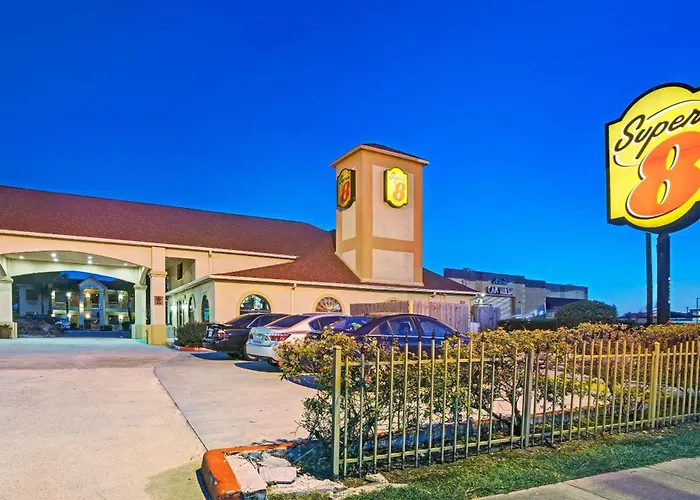 Super 8 By Wyndham Houston Hobby Airport South
