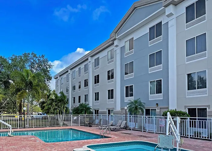Comfort Inn & Suites Sarasota I75 The Meadows