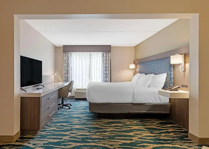 Comfort Inn & Suites Greenville Near East Carolina University