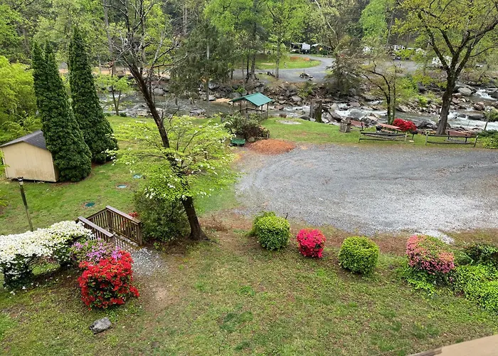 The Evening Shade River Lodge And Cabins