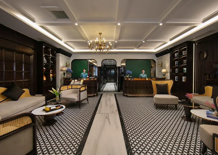 May De Ville Crown Hotel