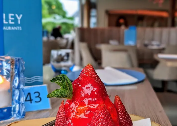 Duck Bay Hotel & Restaurant