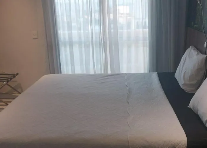 Flat Com Varanda, Quarto De Morador Hotel 106B