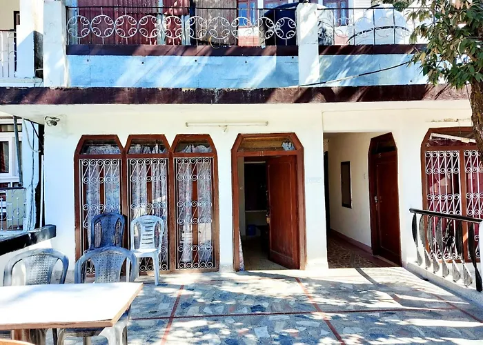 Goroomgo Gp Lake View Mall Road Nainital - Prime Location & Luxury Room - Excellent Customer Service Awarded