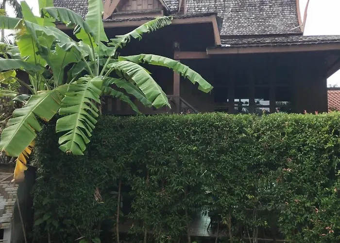 Ban Elephant Blanc Bungalow