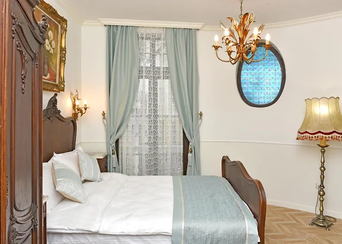 Royal Hotel