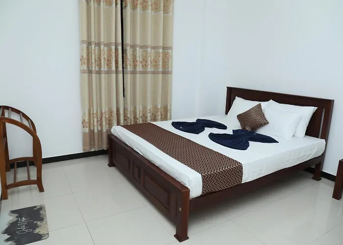 Crystal Wave Holiday Resort Polhena