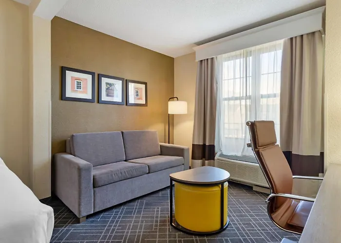 Comfort Suites Hanes Mall