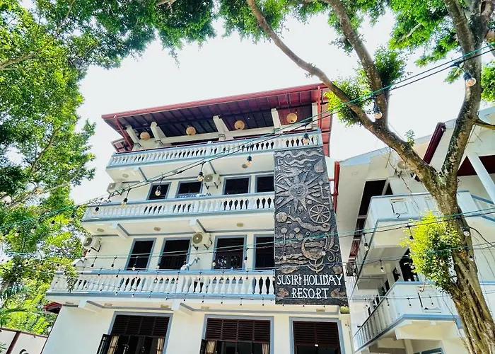 Crystal Wave Holiday Resort Polhena