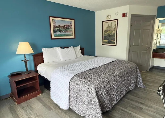 Brentwood Inn & Suites
