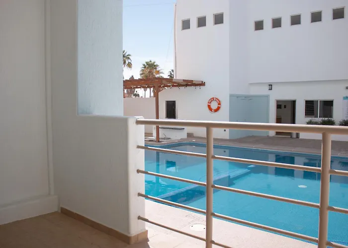 Costa Elegante Hotel & Suites