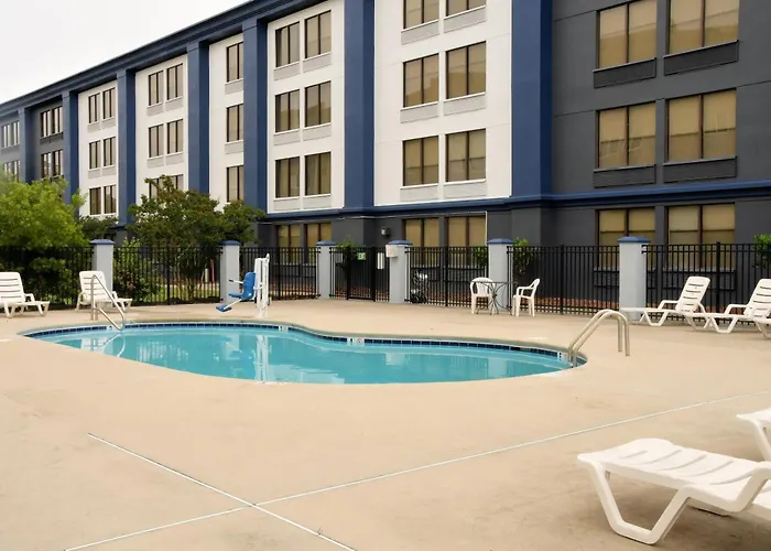 Clarion Pointe Jacksonville Near Camp Lejeune