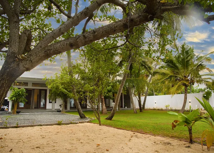 Hiru Lagoon Negombo