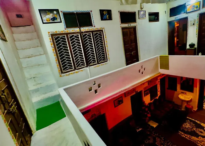 Hotel White House - A Family Homestay