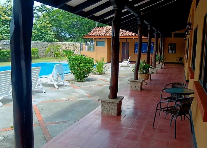 Naranjo Easy Lodge