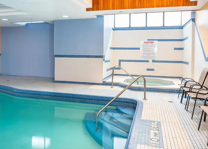Comfort Hotel & Suites