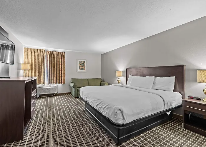 Ramada By Wyndham Stevens Point Hotel