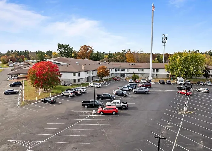 Ramada By Wyndham Stevens Point Hotel