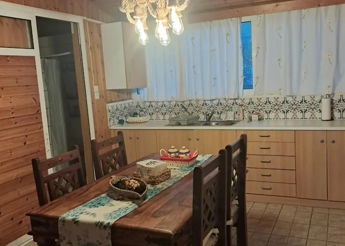 Ξυλινο Σπίτι Δίπλα Στην Θάλασσα