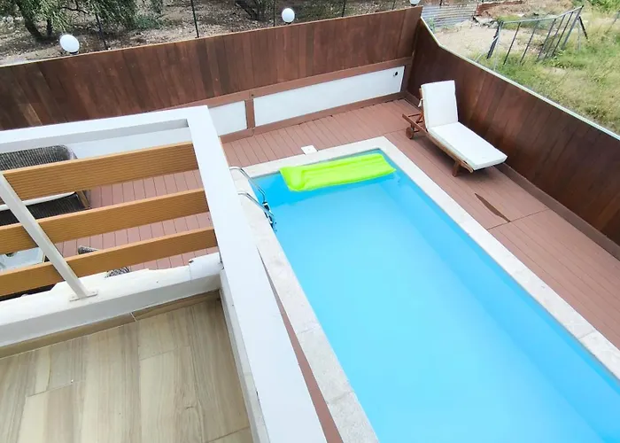 House With A Pool, 2' From The Beach