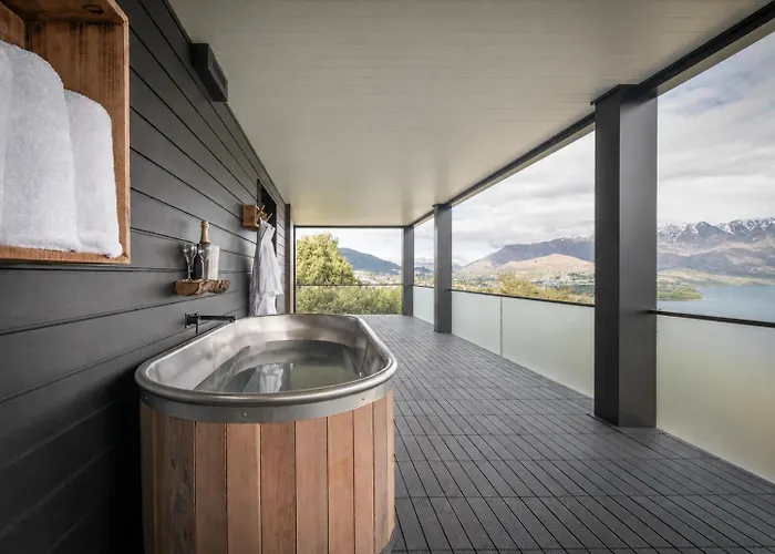 Kamana Lakehouse