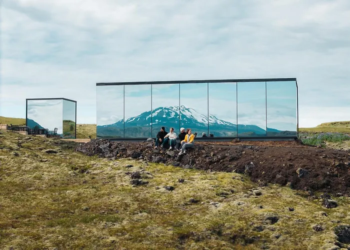 Oeoed Hekla Horizon - Mirror Houses