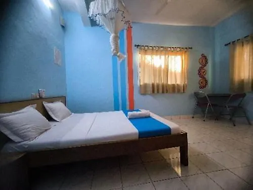 L'Hotel 5-5