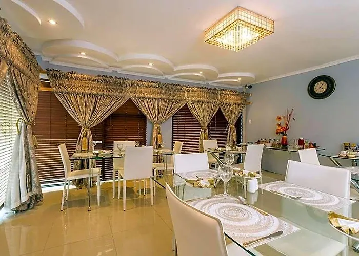 Ezulwini Guest House - Relaxing Queen Room With Balcony In Balito, South Afirca