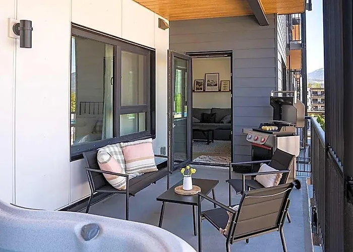 The Selkirk House By Revelstoke Vacations