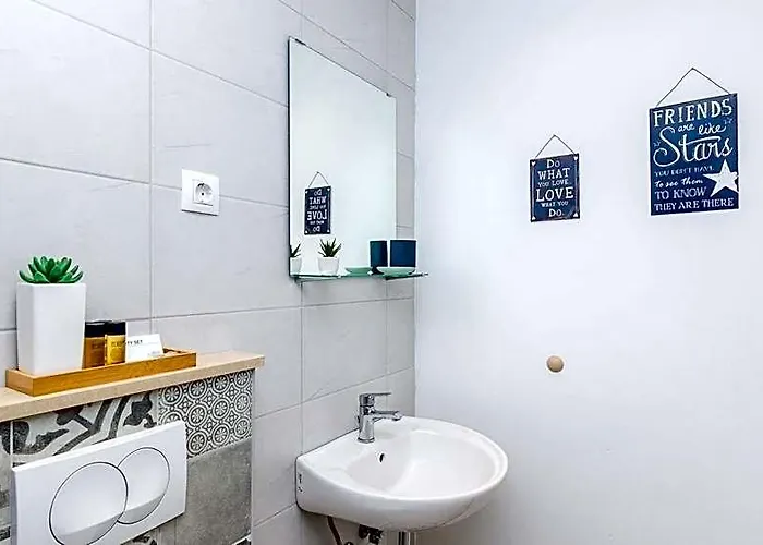 Villa Majkovica - 4 Bedroom Villa With Private Pool & En-Suite Bathrooms & Parking