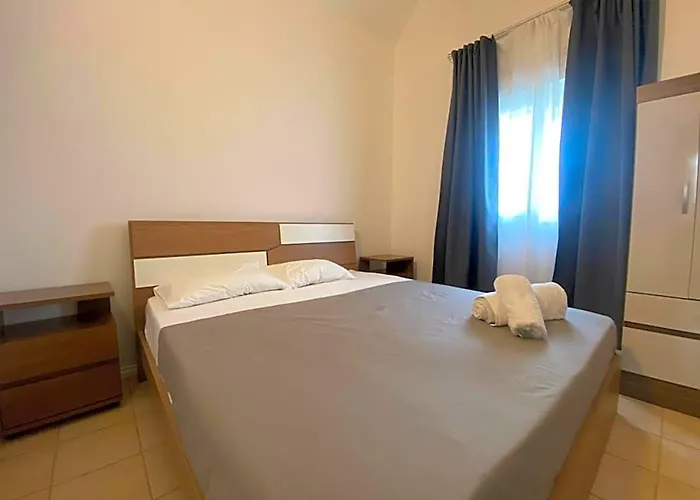 Under Renovation - Le Dauphin Villa 3 Bedroom 5Min Walk To Beach - Lb2