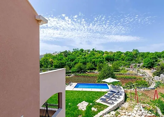 Villa Majkovica - 4 Bedroom Villa With Private Pool & En-Suite Bathrooms & Parking