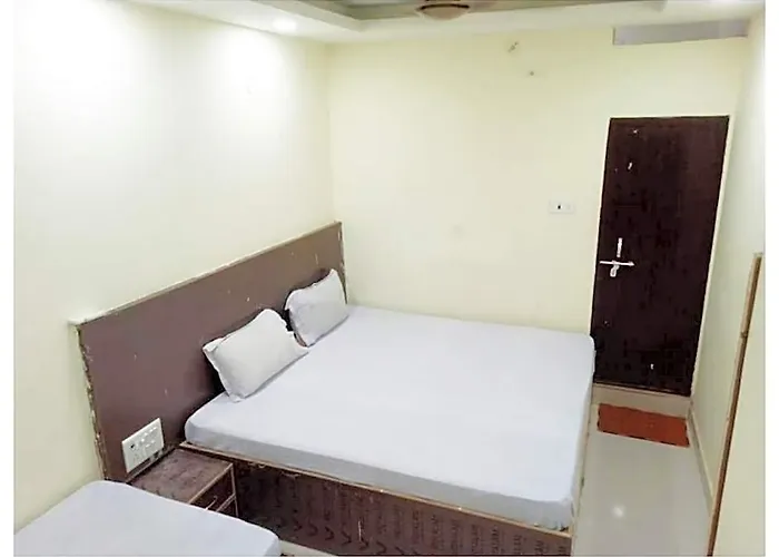 Goroomgo Swastik Guest House Varanasi