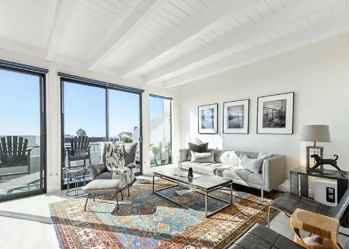 Three Bedroom Residence With Private Rooftop Deck