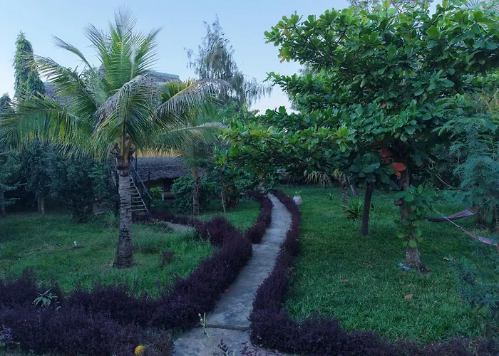 Tropinest Bungalows & Hostel
