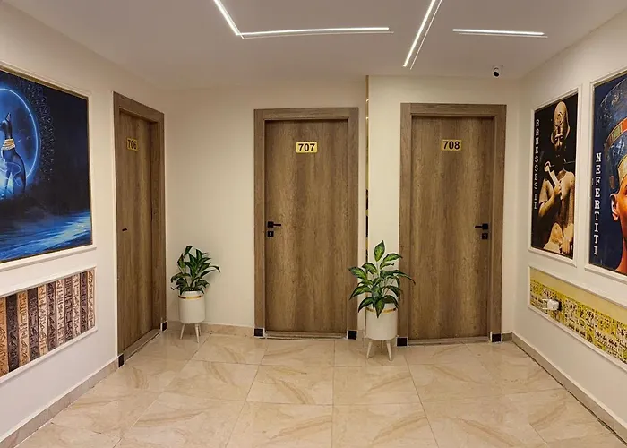 Aura Grand Pyramids View Inn