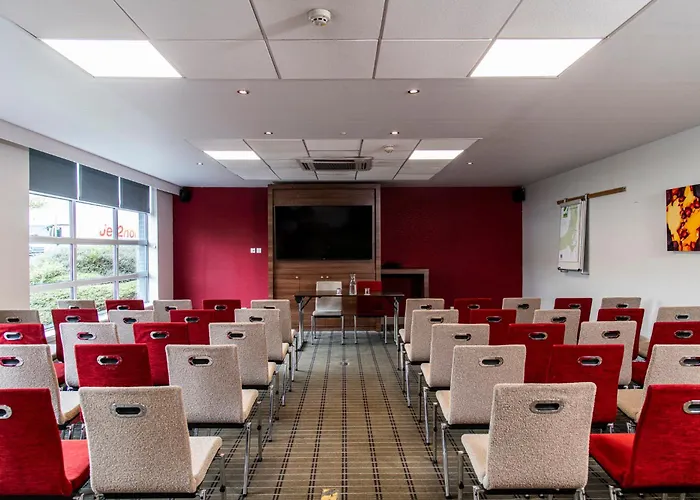 Holiday Inn Express Glasgow Airport By Ihg