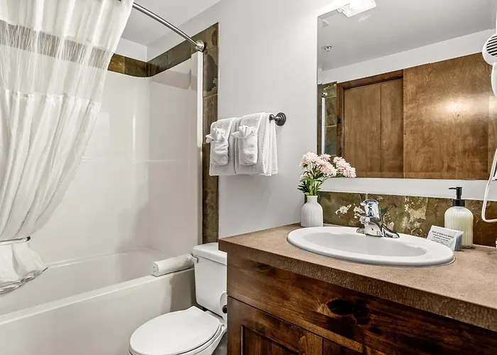 Glacier Mountaineer Lodge Golden