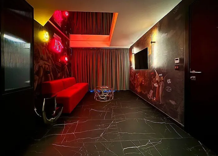 So City Hotel Adults Only