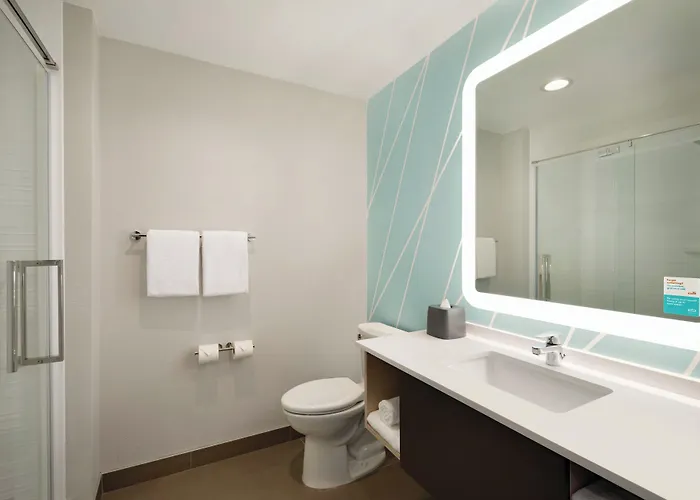 avid hotel - Ft Lauderdale Airport - Cruise by IHG