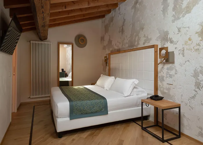 Cà Uberti Palace Hotel, MantegnaHotels