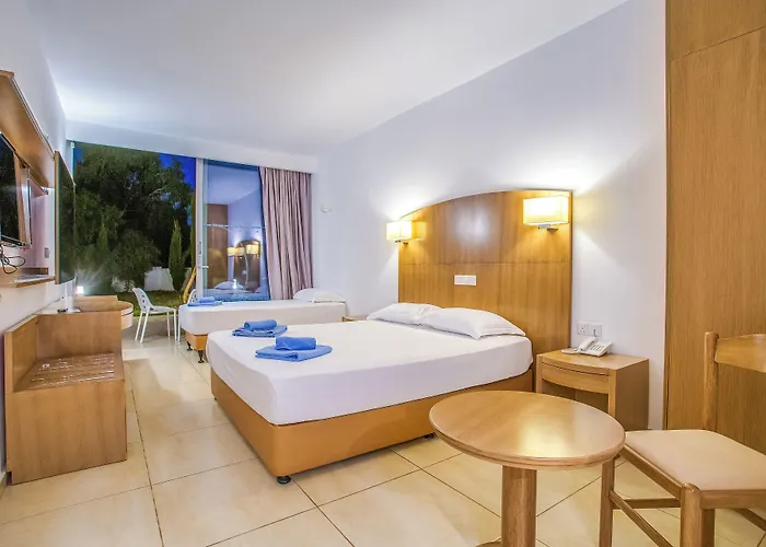 Adelais Bay Hotel