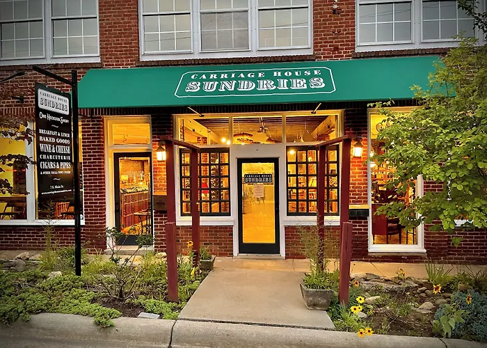 The Nuwray Hotel & Carriage House