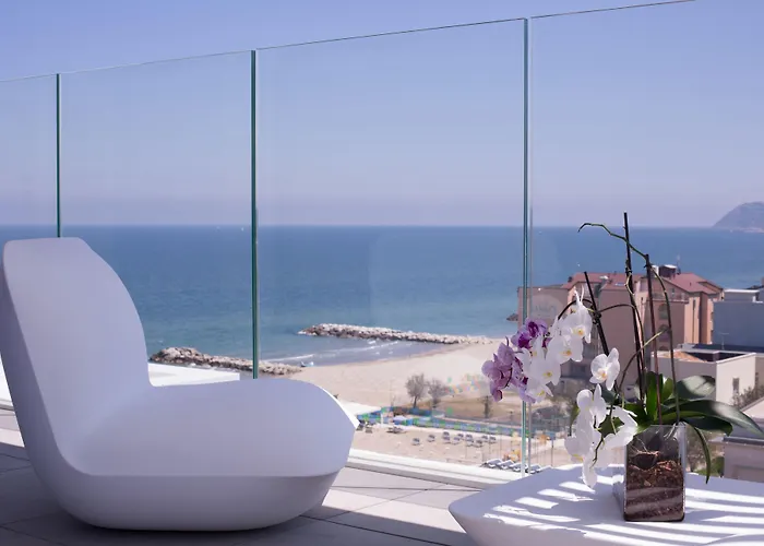 Alexandra B&B & Brunch -Beach Front Parking Included