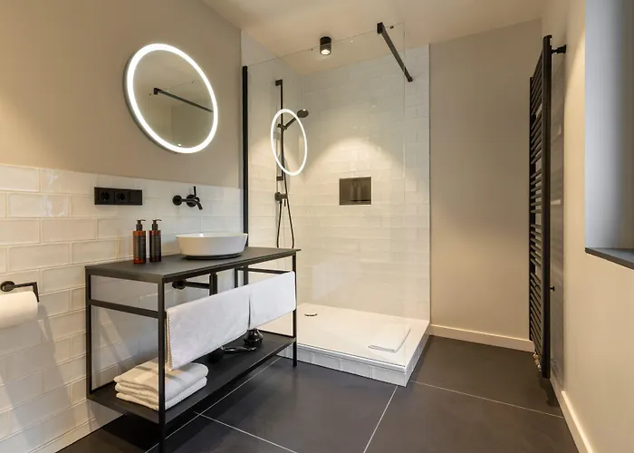 The Adams - Self Check In Hotel