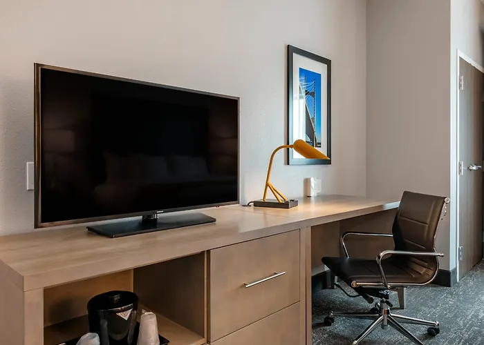 Comfort Inn&Suites Jacksonville - Orange Park Near Naval Air Station